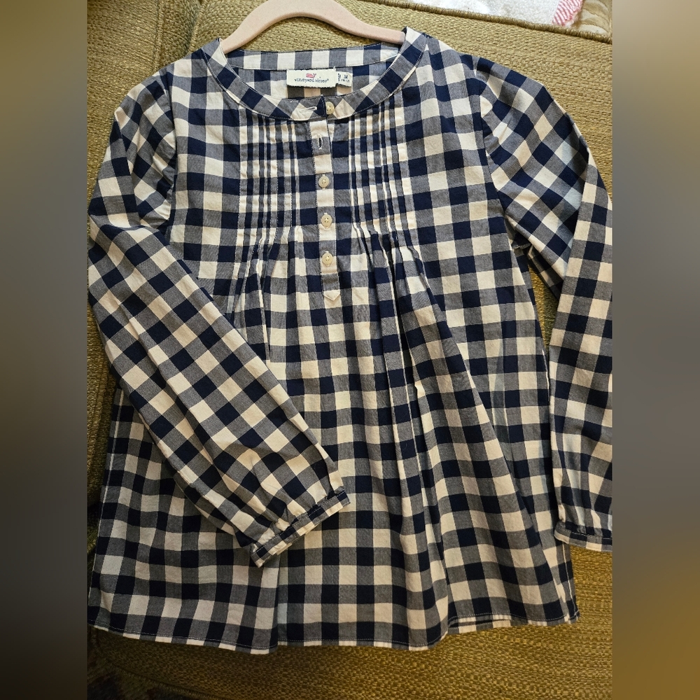 Girls Vineyard Vines navy and white gingham top, size M.  Like new.